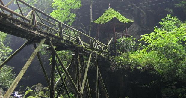 崇州九龙沟风景名胜区位于崇州市三郎镇境内.